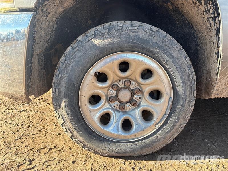 Chevrolet Silverado 1500 LS 4x4 Crew Cab Pickup 其他