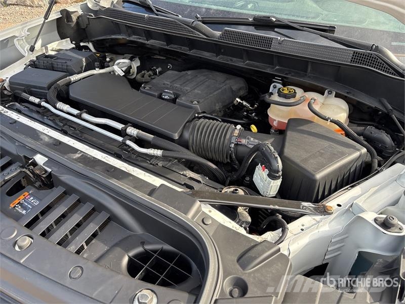 Chevrolet Silverado 1500 4x2 Pickup Outro
