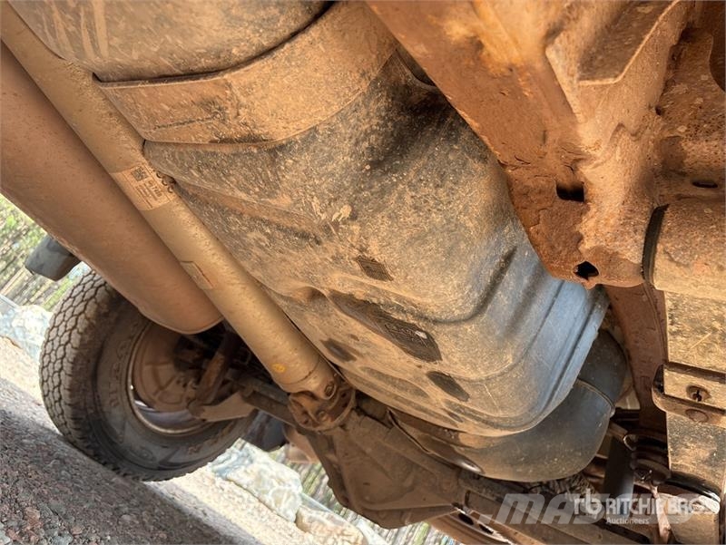 Chevrolet Silverado 1500 4x4 Pickup Outro