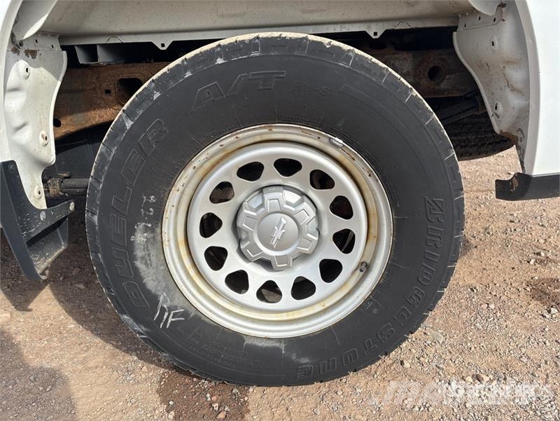 Chevrolet Silverado 1500 4x2 Pickup Outro