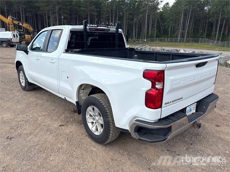 Chevrolet Silverado 1500 LT 4x4 Extended Cab Pickup Otros