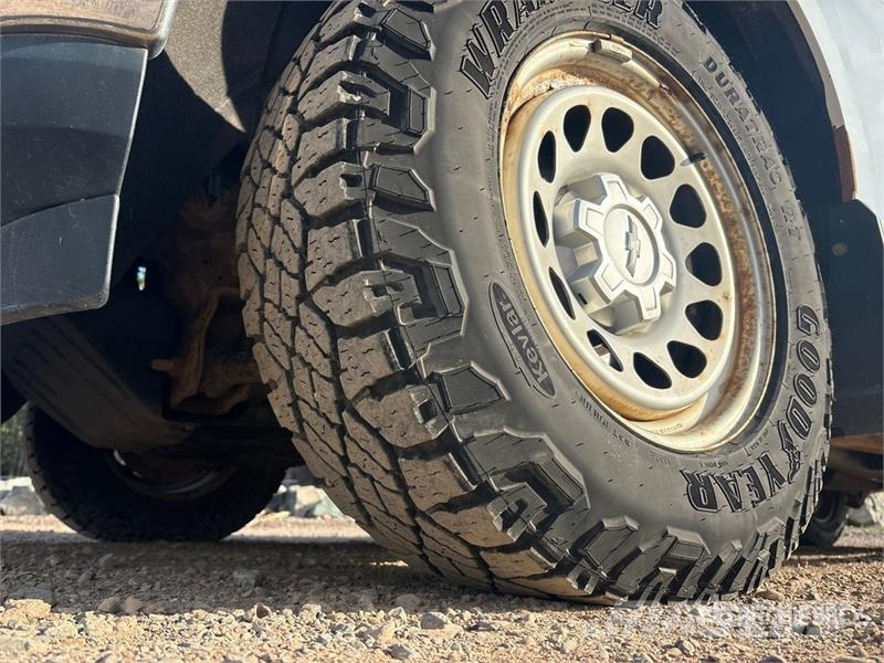 Chevrolet Silverado 1500 4x4 Crew Cab Pickup Outro