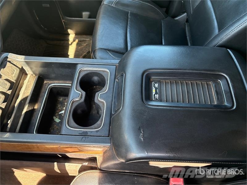 Chevrolet Silverado 1500 Outro