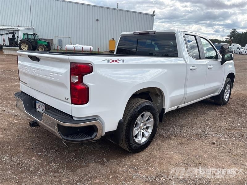 Chevrolet Silverado 1500 LT 4x4 Extended Cab Pickup Otros