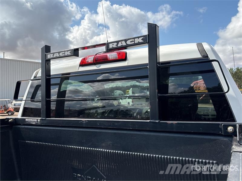 Chevrolet Silverado 1500 4x4 Pickup Outro