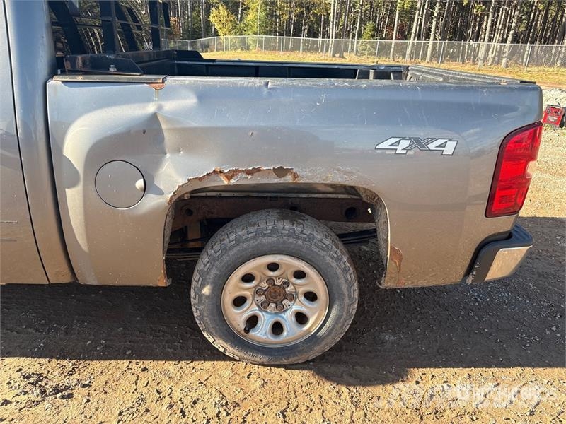 Chevrolet Silverado 1500 LS 4x4 Crew Cab Pickup 其他