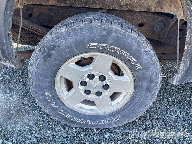 Chevrolet Silverado 1500 4x4 Crew Cab Pickup Egyéb