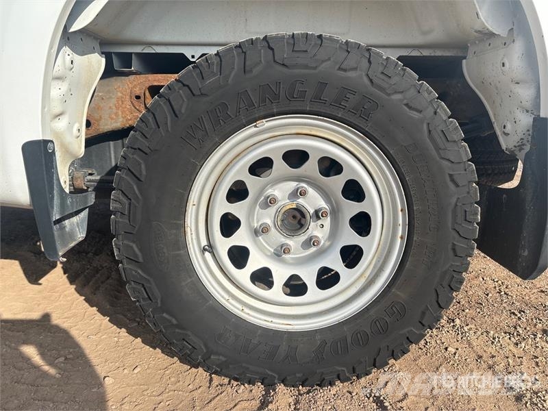 Chevrolet Silverado 1500 4x4 Pickup Outro