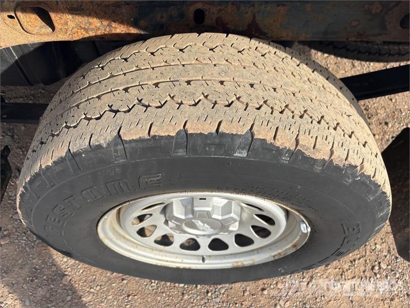 Chevrolet Silverado 1500 4x2 Pickup Outro