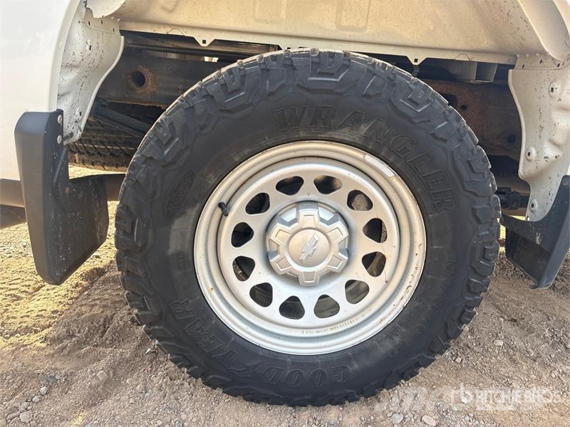 Chevrolet Silverado 1500 4x4 Pickup Outro