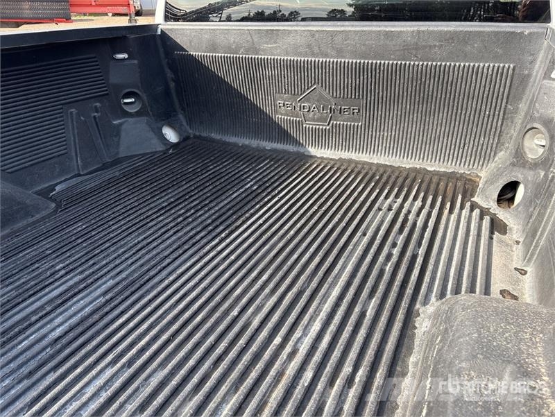 Chevrolet Silverado 1500 4x2 Pickup Outro
