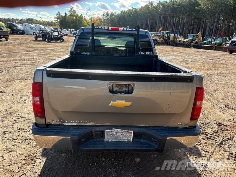 Chevrolet Silverado 1500 LS 4x4 Crew Cab Pickup 其他