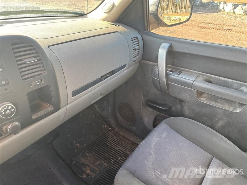 Chevrolet Silverado 1500 LS 4x4 Crew Cab Pickup 其他