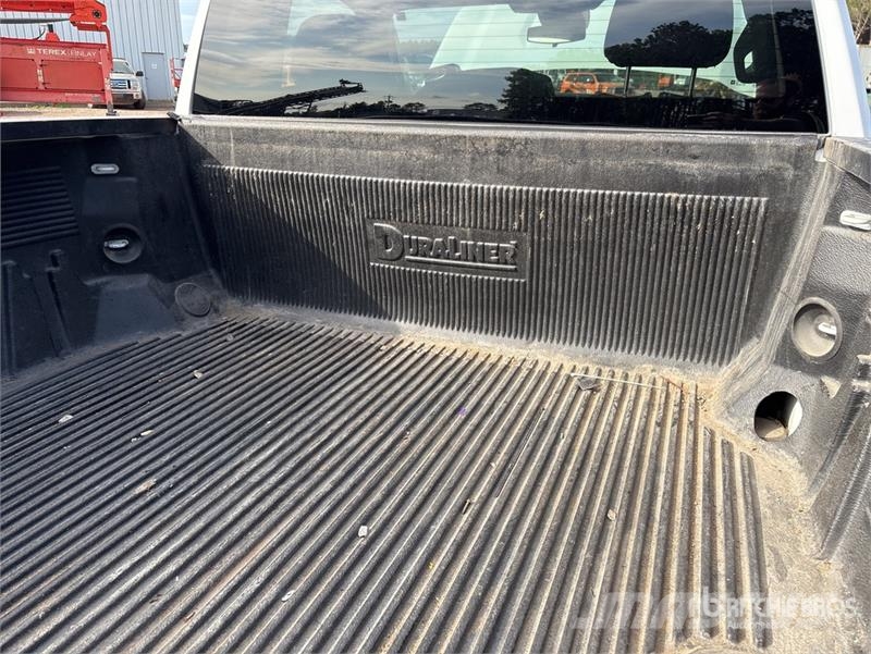 Chevrolet Silverado 1500 4x2 Pickup Outro