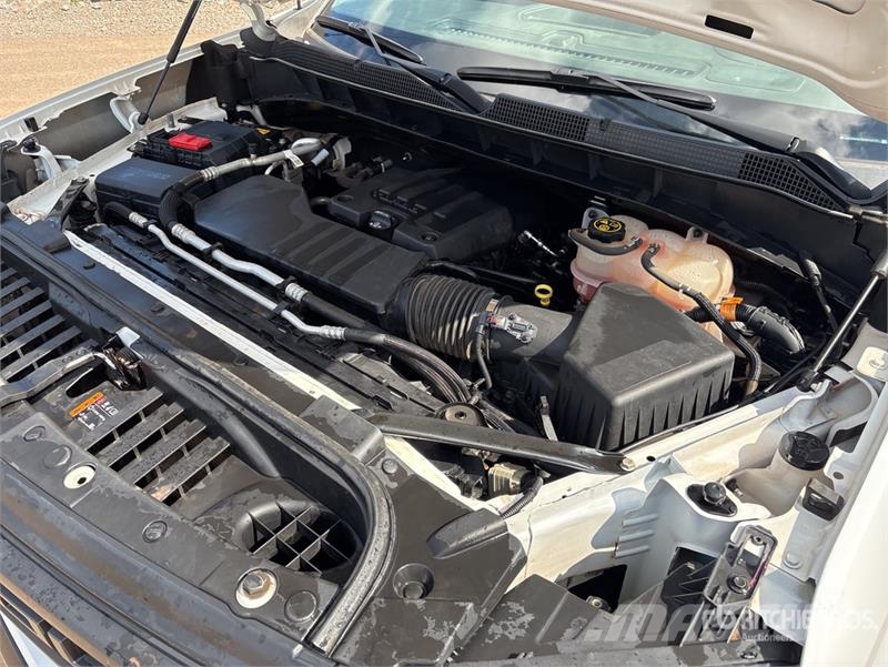 Chevrolet Silverado 1500 4x4 Pickup Outro