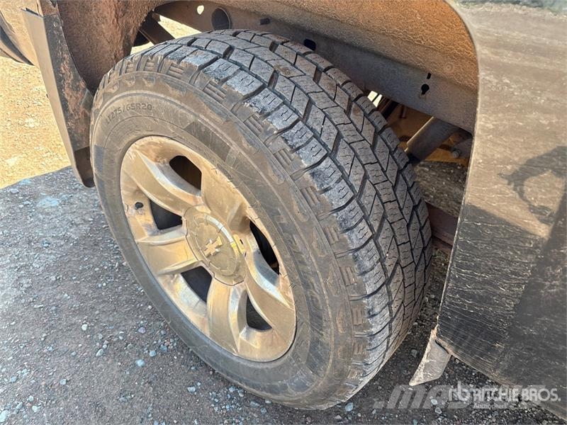 Chevrolet Silverado 1500 Outro