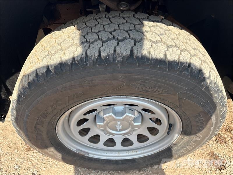 Chevrolet Silverado 1500 4x4 Pickup Outro
