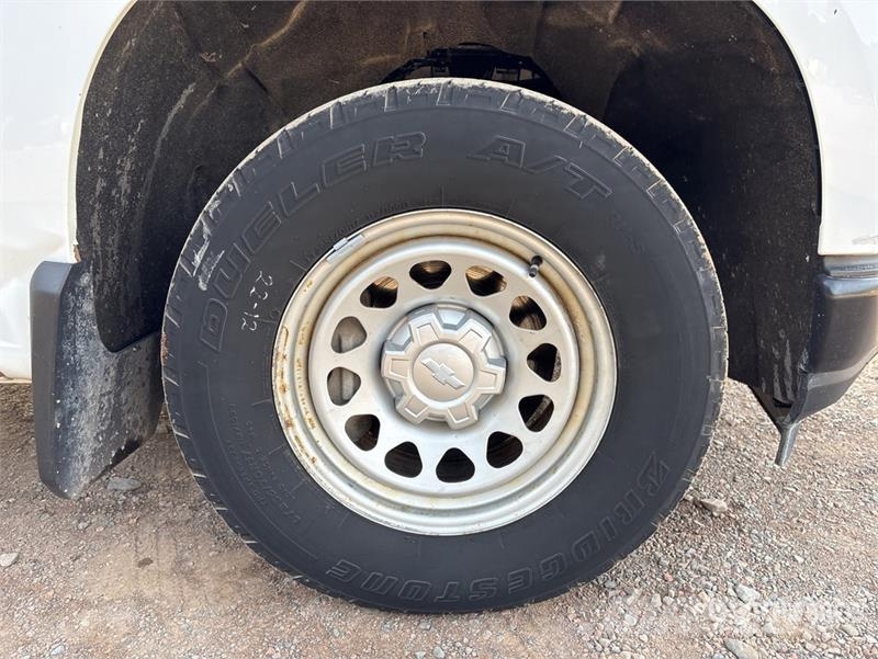 Chevrolet Silverado 1500 4x2 Pickup Outro