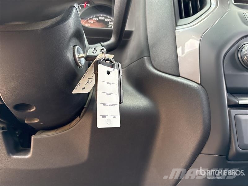 Chevrolet Silverado 1500 4x2 Pickup Outro