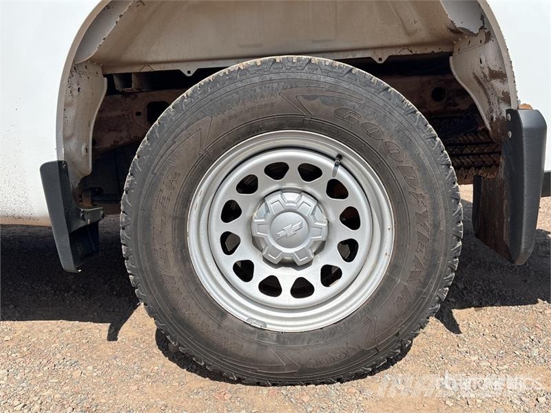 Chevrolet Silverado 1500 4x4 Pickup Outro
