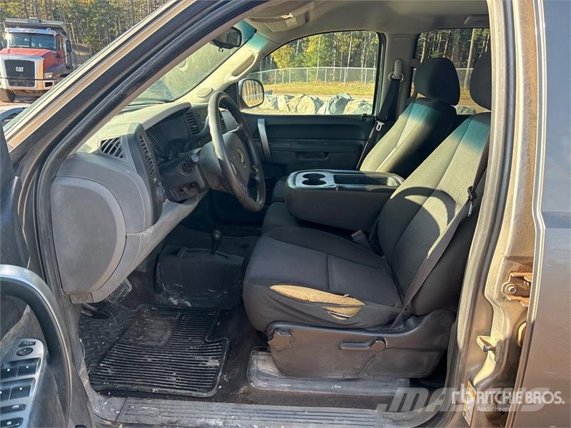 Chevrolet Silverado 1500 LS 4x4 Crew Cab Pickup 其他