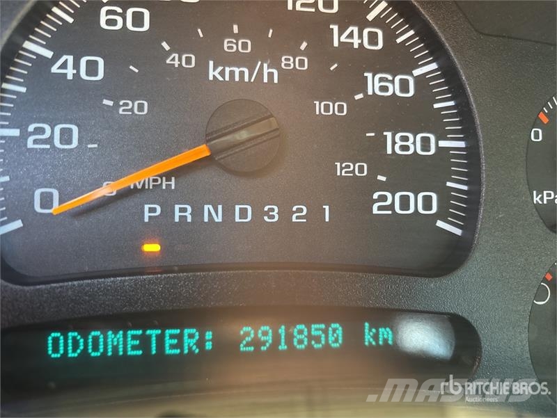 Chevrolet Silverado 1500 4x4 Crew Cab Pickup Egyéb