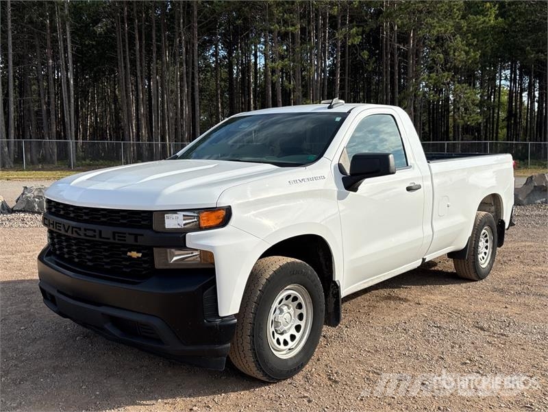 Chevrolet Silverado 1500 4x2 Pickup Outro