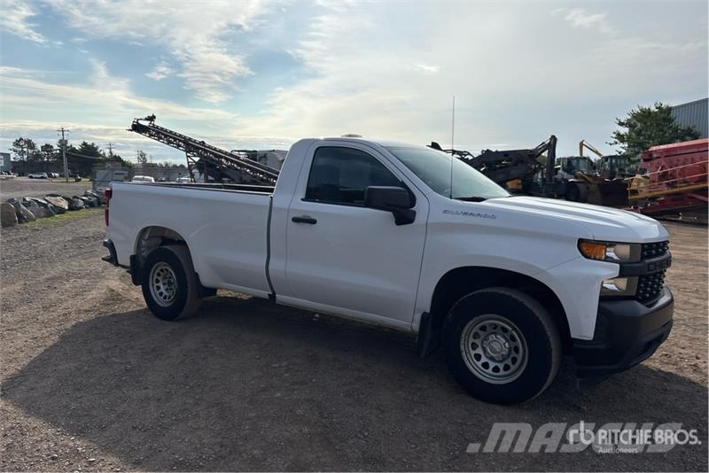 Chevrolet Silverado 1500 4x2 Pickup Outro