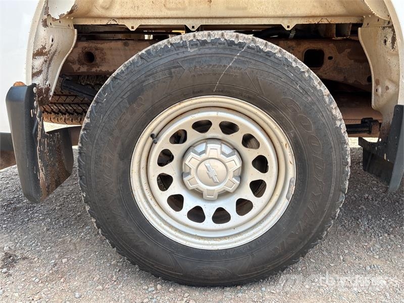 Chevrolet Silverado 1500 4x4 Pickup Outro