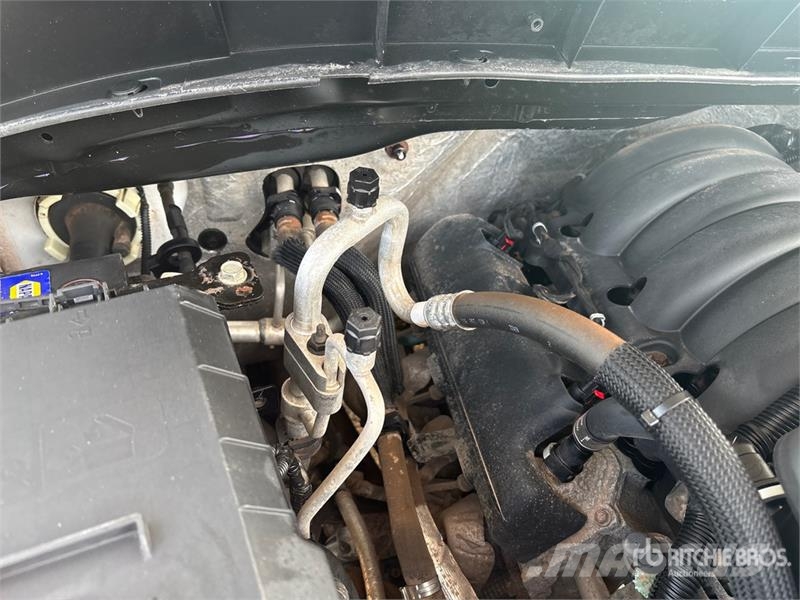 Chevrolet Silverado 1500 4x4 Crew Cab Pickup Outro