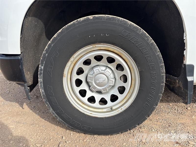 Chevrolet Silverado 1500 4x2 Pickup Outro