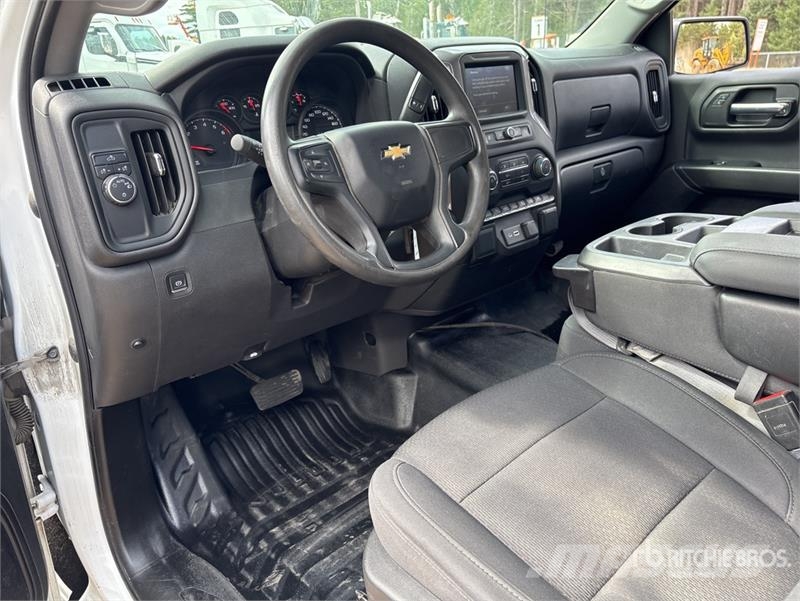 Chevrolet Silverado 1500 4x2 Pickup Outro