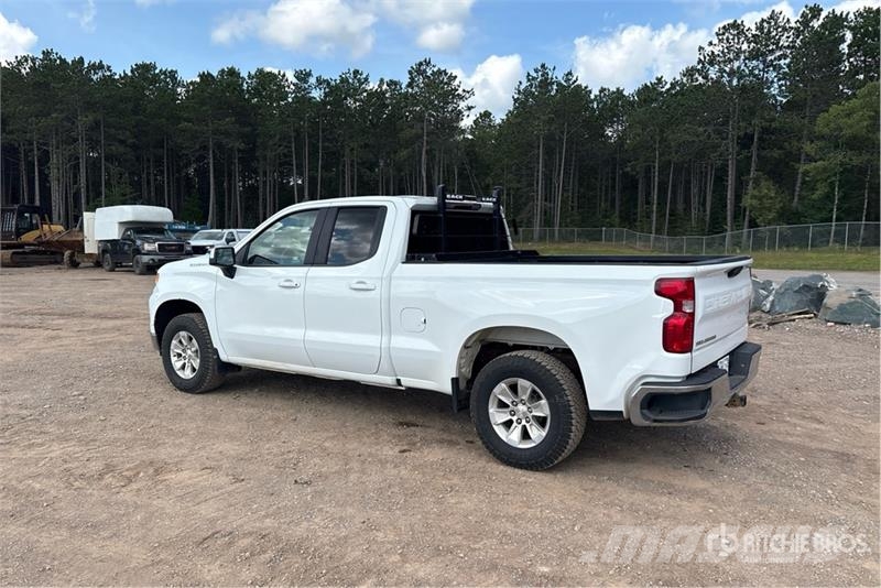 Chevrolet Silverado 1500 LT 4x4 Extended Cab Pickup Outros