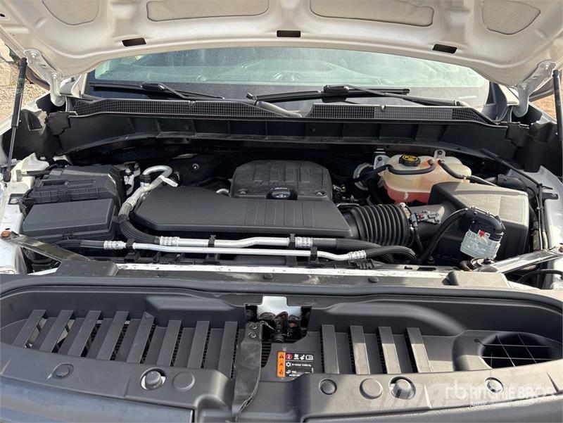 Chevrolet Silverado 1500 4x2 Pickup Outro