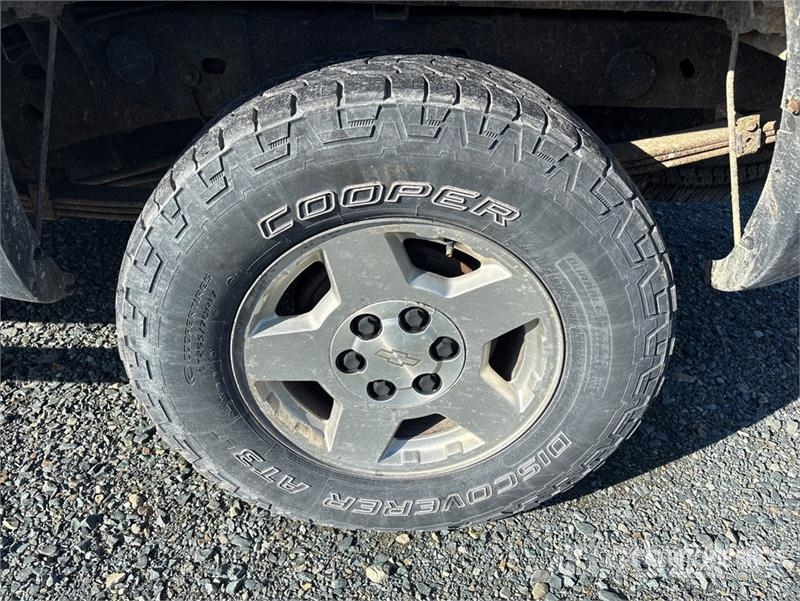 Chevrolet Silverado 1500 4x4 Crew Cab Pickup Egyéb