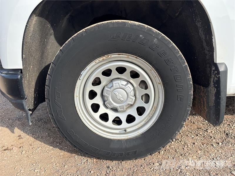 Chevrolet Silverado 1500 4x2 Pickup Outro