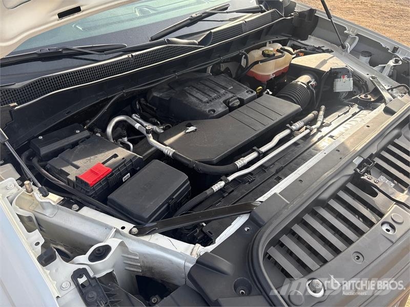 Chevrolet Silverado 1500 4x4 Pickup Outro