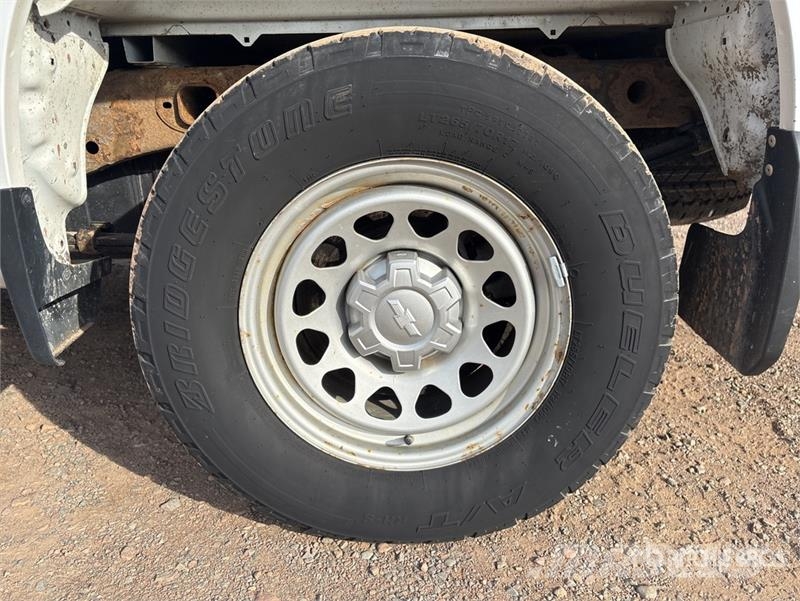 Chevrolet Silverado 1500 4x2 Pickup Outro