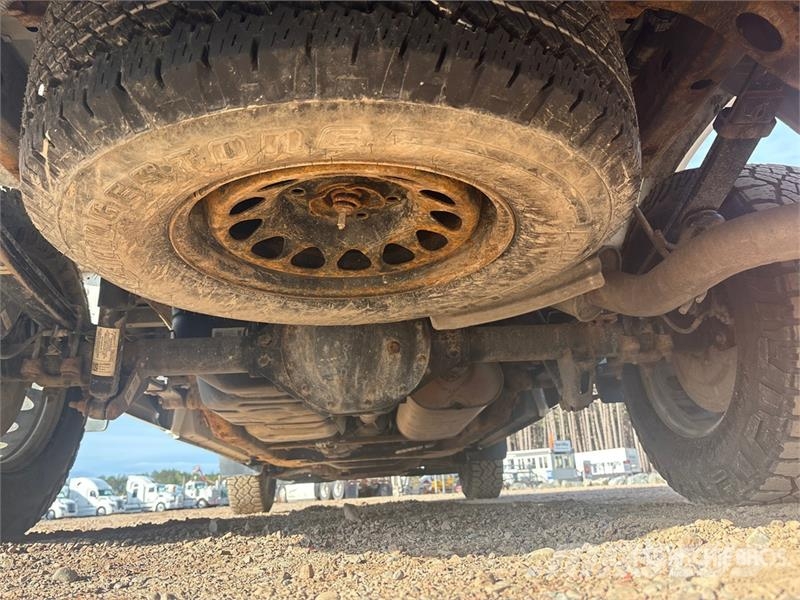 Chevrolet Silverado 1500 4x4 Pickup Outro