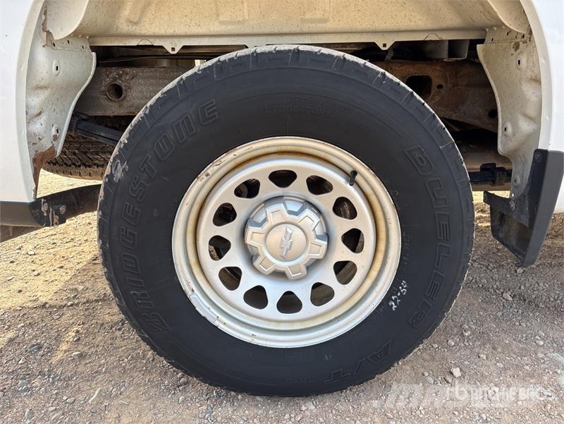 Chevrolet Silverado 1500 4x2 Pickup Outro