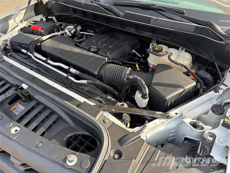 Chevrolet Silverado 1500 4x2 Pickup Outro