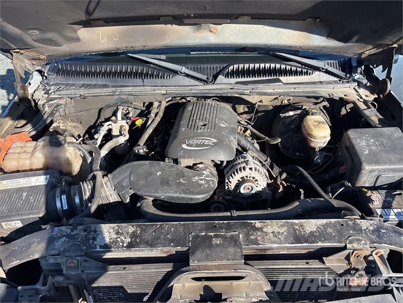 Chevrolet Silverado 1500 4x4 Crew Cab Pickup Egyéb