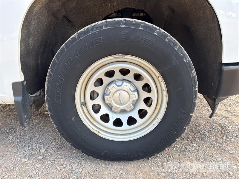 Chevrolet Silverado 1500 4x2 Pickup Outro