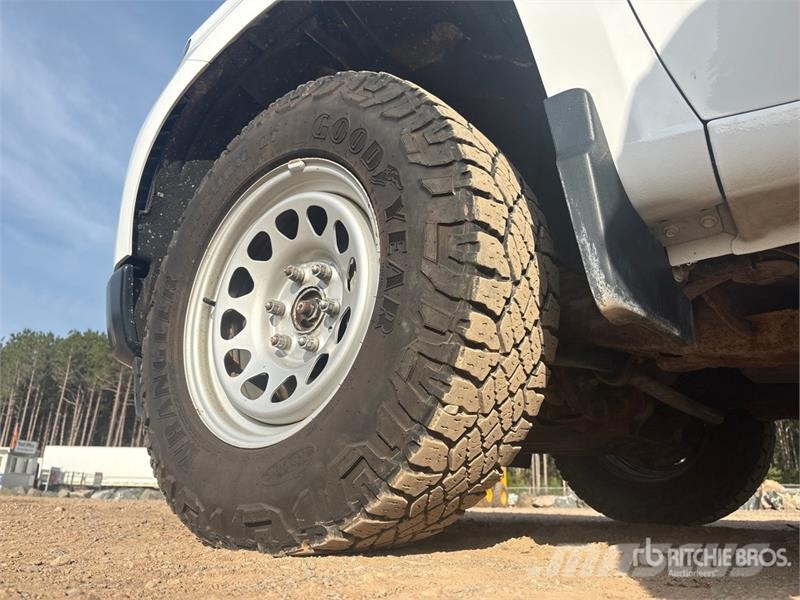 Chevrolet Silverado 1500 4x4 Pickup Outro