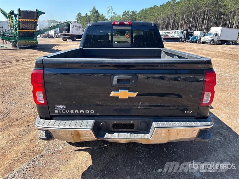 Chevrolet Silverado 1500 Outro