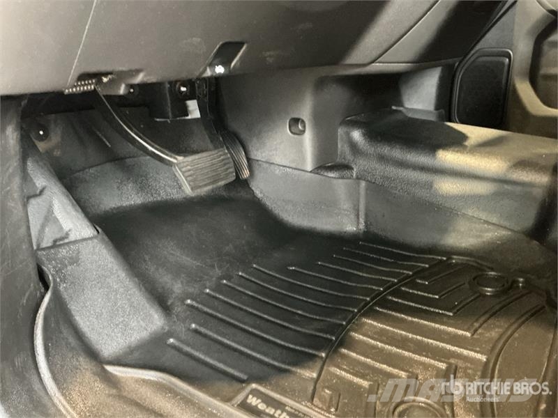 Chevrolet Silverado 1500 4x4 Pickup Outro
