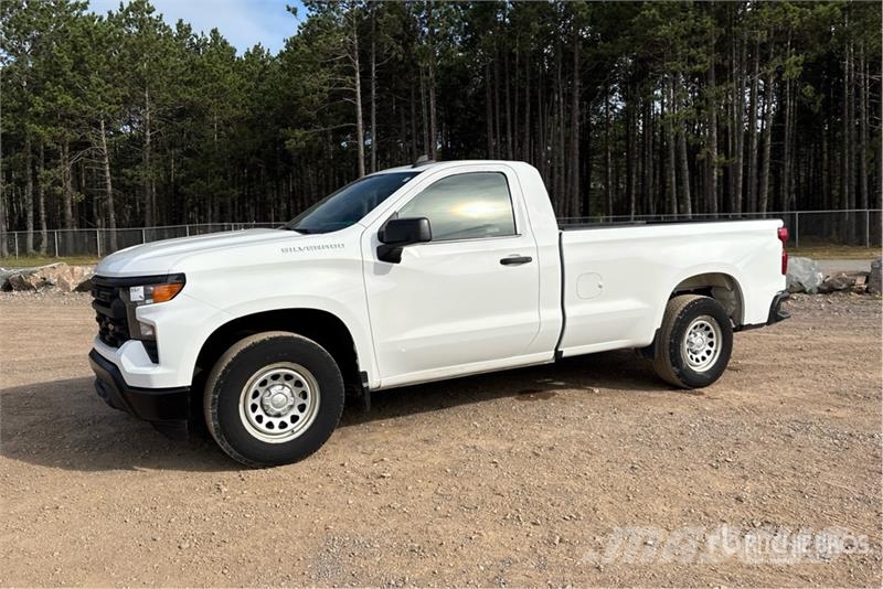 Chevrolet Silverado 1500 4x2 Pickup Outro