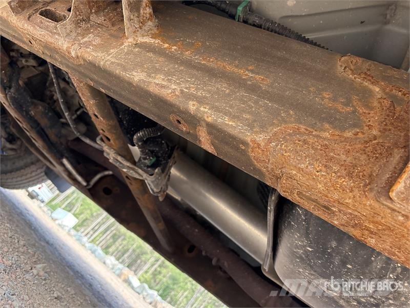 Chevrolet Silverado 1500 4x2 Pickup Outro