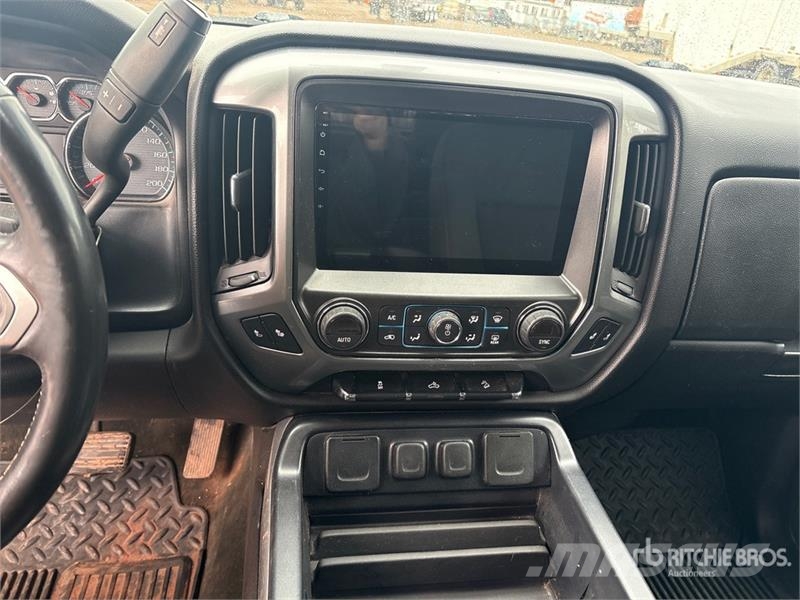 Chevrolet Silverado 1500 LT 4x4 Crew Cab Pickup Ostalo