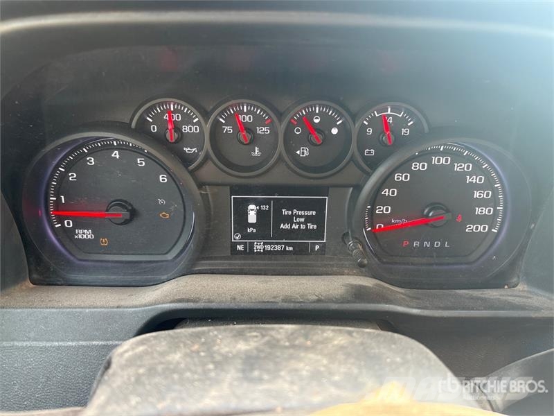 Chevrolet Silverado 1500 4x4 Crew Cab Pickup Outro